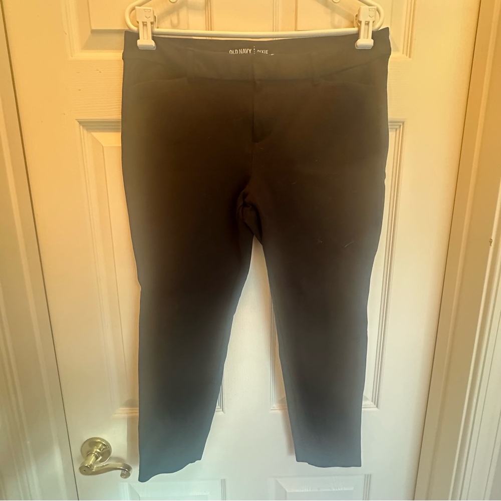 Old Navy Pixie Cropped pants, black, size 14, stretch, like new